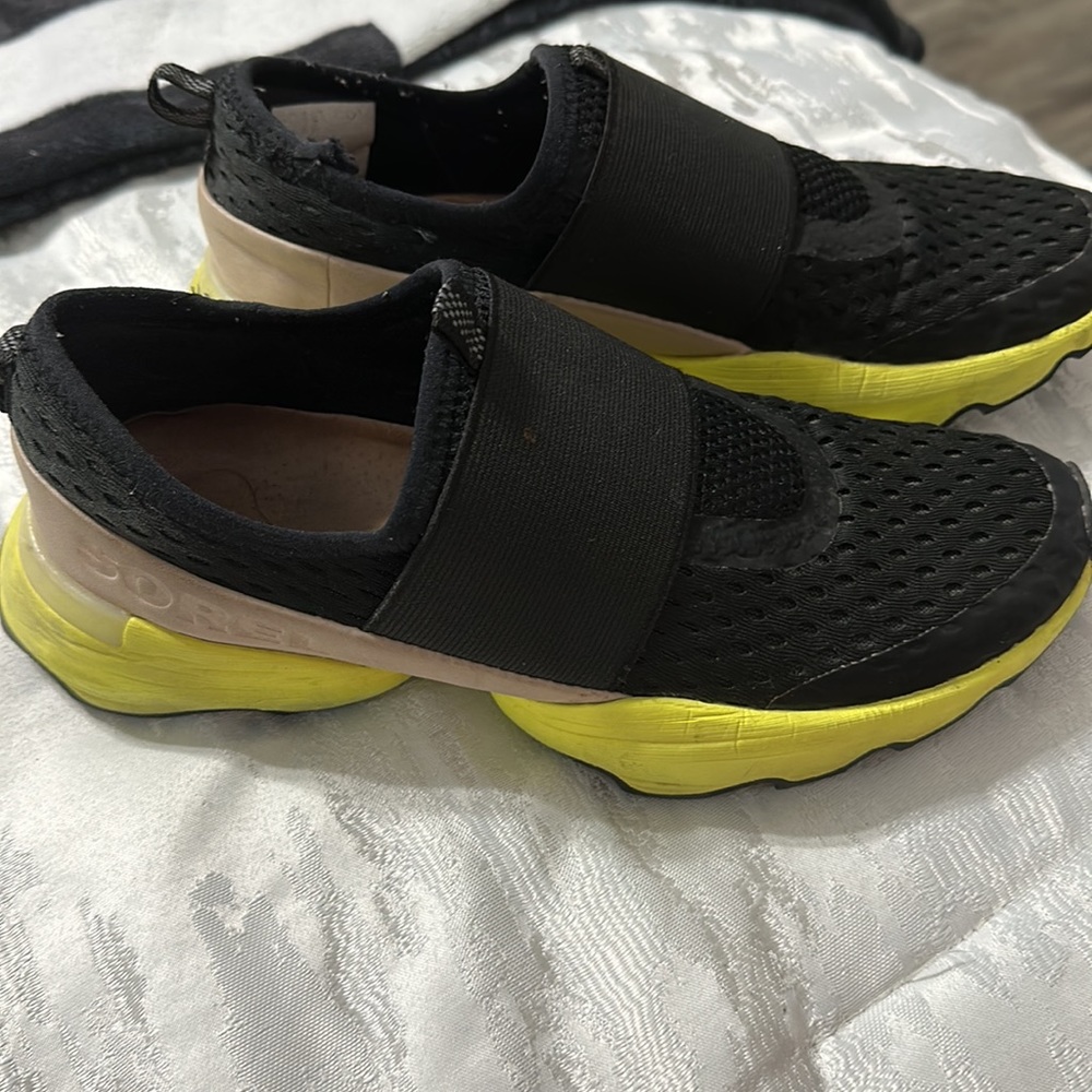 SOREL WOMENS KINETIC IMPACT STRAP SNEAKER SIZE:6